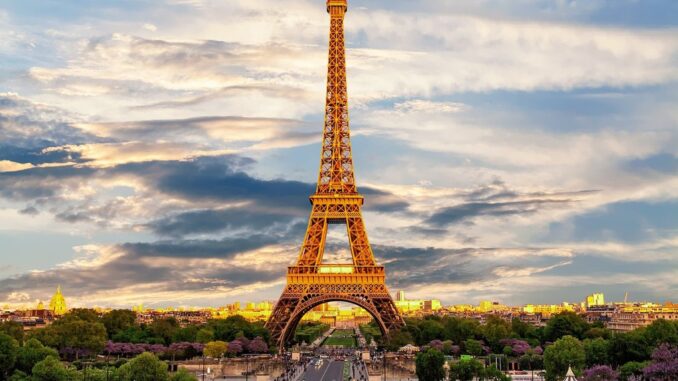 eiffel-tower-3349075_1280-1