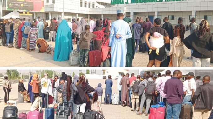 Free-train-passengers-stranded-at-Idu-Railway-Station-Abuja-ahead-of-Christmas-yesterday-1536x974